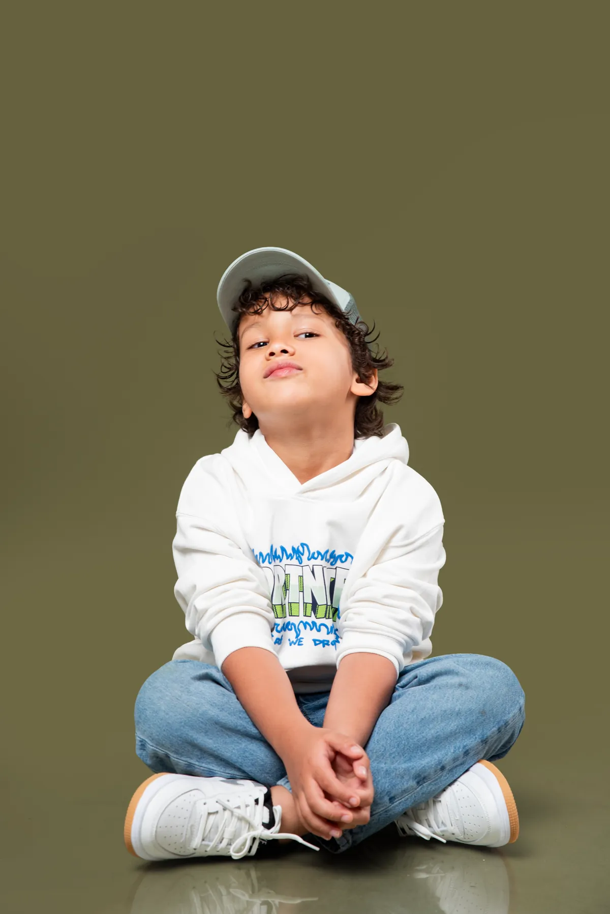 Adif con hoodie blanco